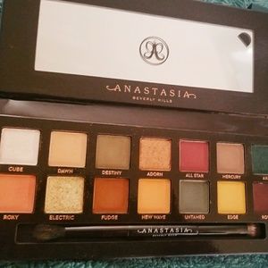 Anastasia Beverly Hills SUBCULTURE